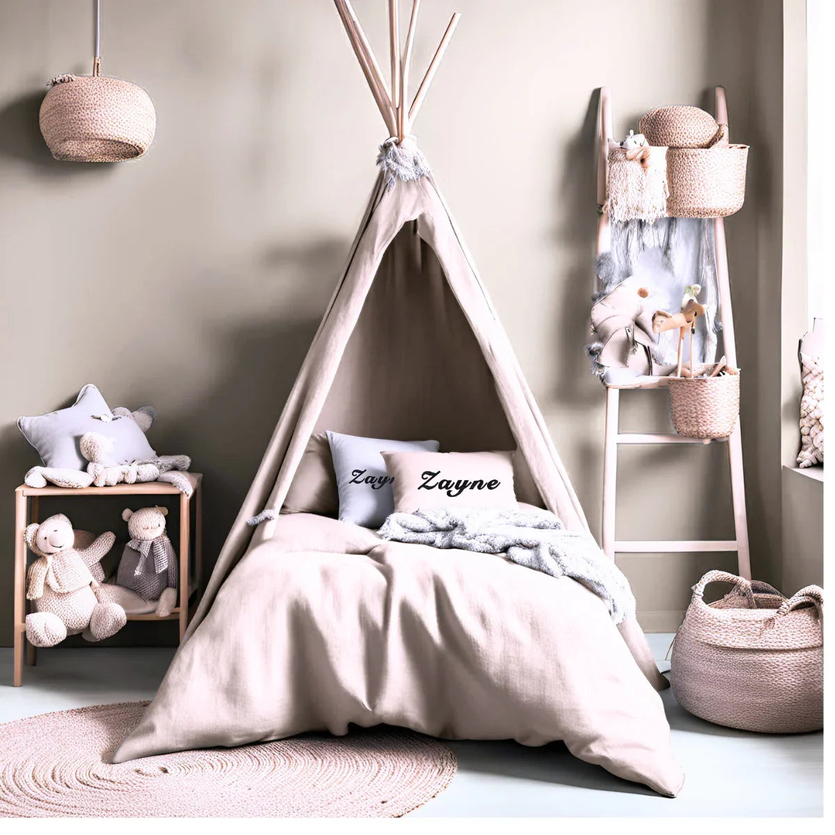 CUSHY TALE Ø1 - Lavender Monogram Cushion Cover