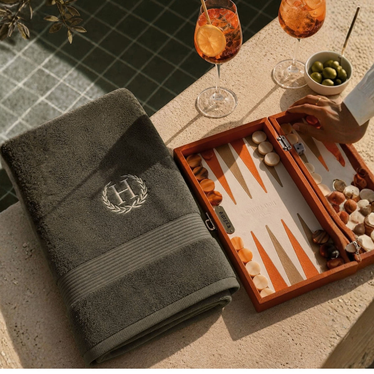 Grey organic cotton monogram bath towel with wreath initial embroidery, 650 GSM luxury towel – BEDLAM